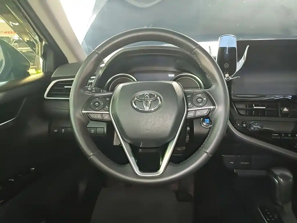 Toyota Camry — миниатюра 11