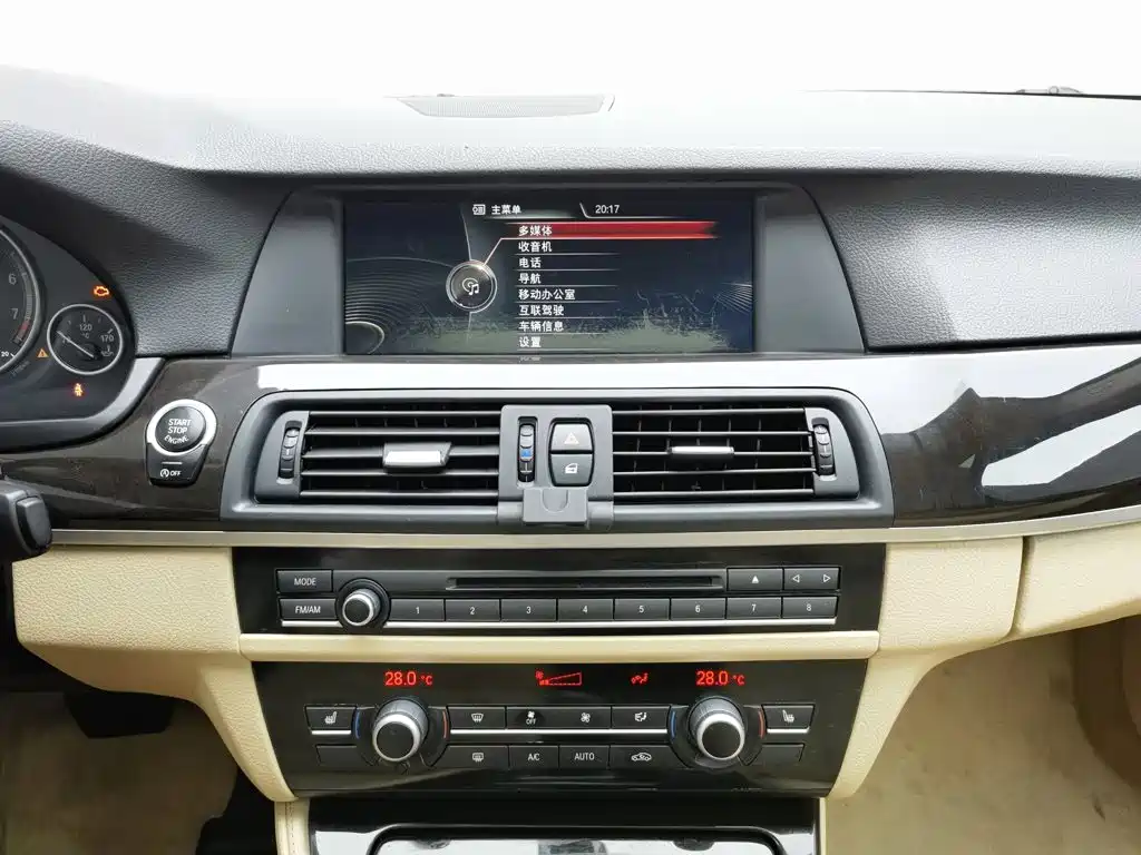 BMW 5 Series — миниатюра 12