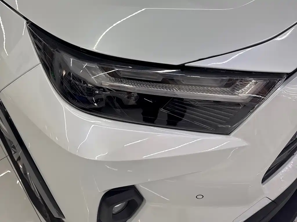 Toyota RAV4 — миниатюра 10
