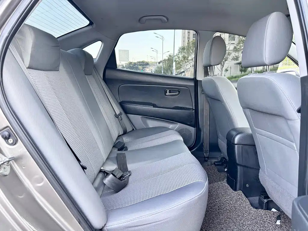 Hyundai Elantra — миниатюра 10