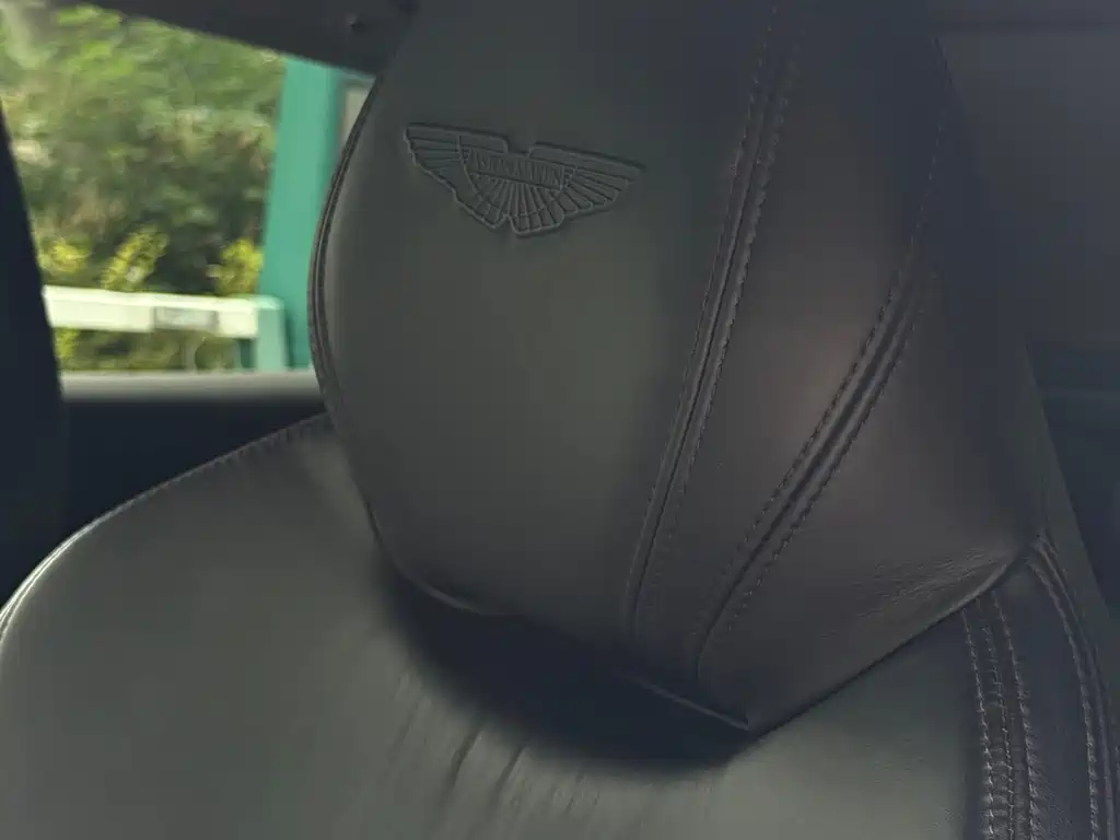 Aston Martin DBX — миниатюра 13
