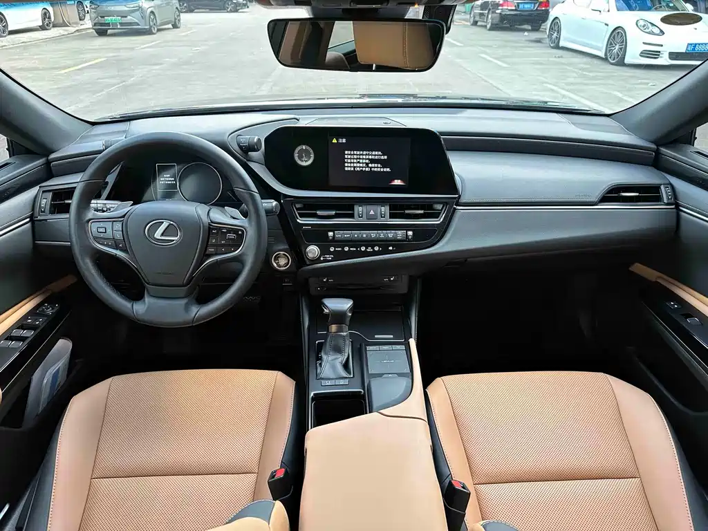 Lexus ES 2021 200