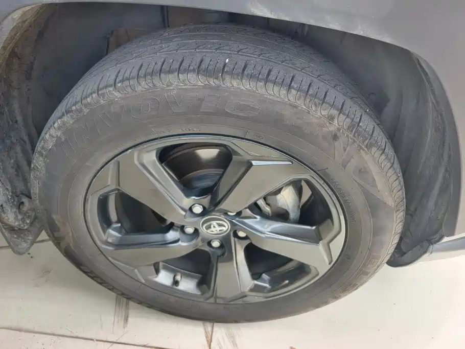 Toyota RAV4 — миниатюра 6
