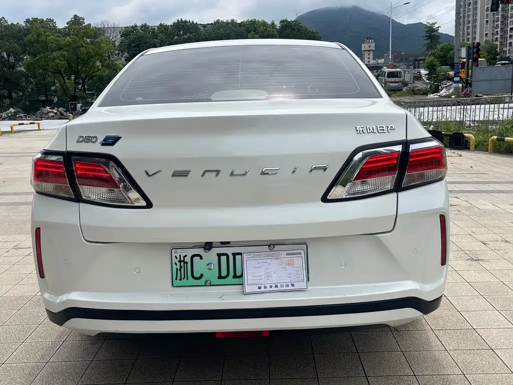 Venucia D60 EV — миниатюра 6