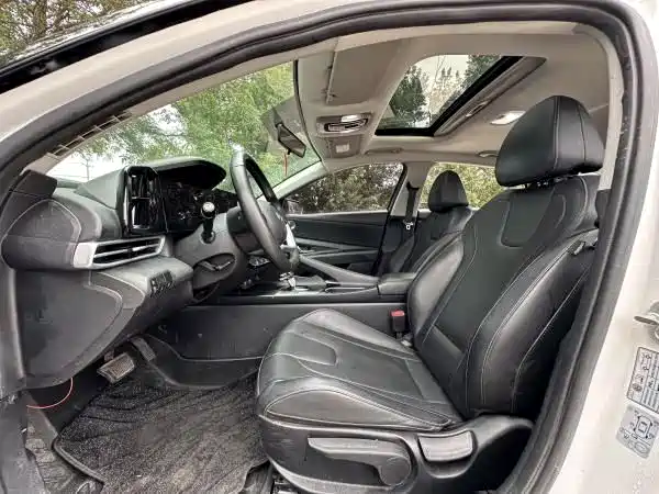 Hyundai Elantra — миниатюра 9