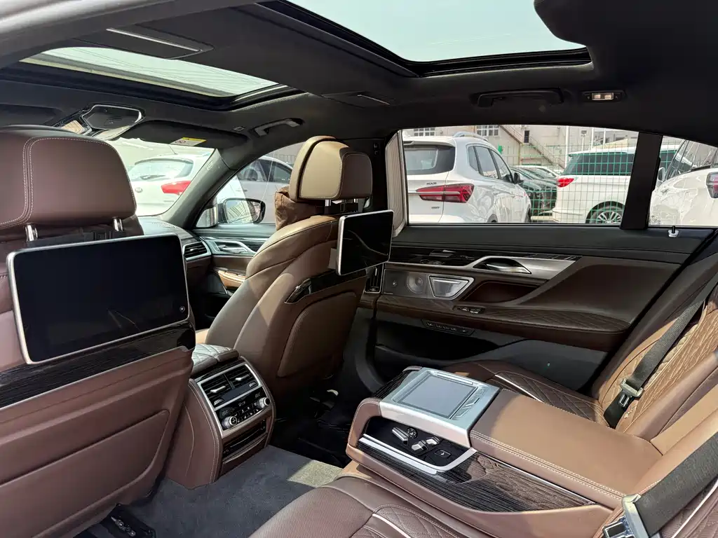 BMW 7 Series 7 2022 740Li Premium M Sport