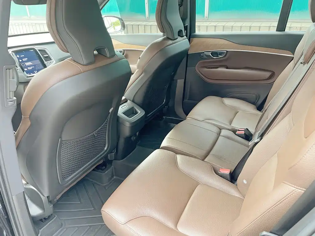 Volvo XC90 2022 B5 Luxury 5 мест