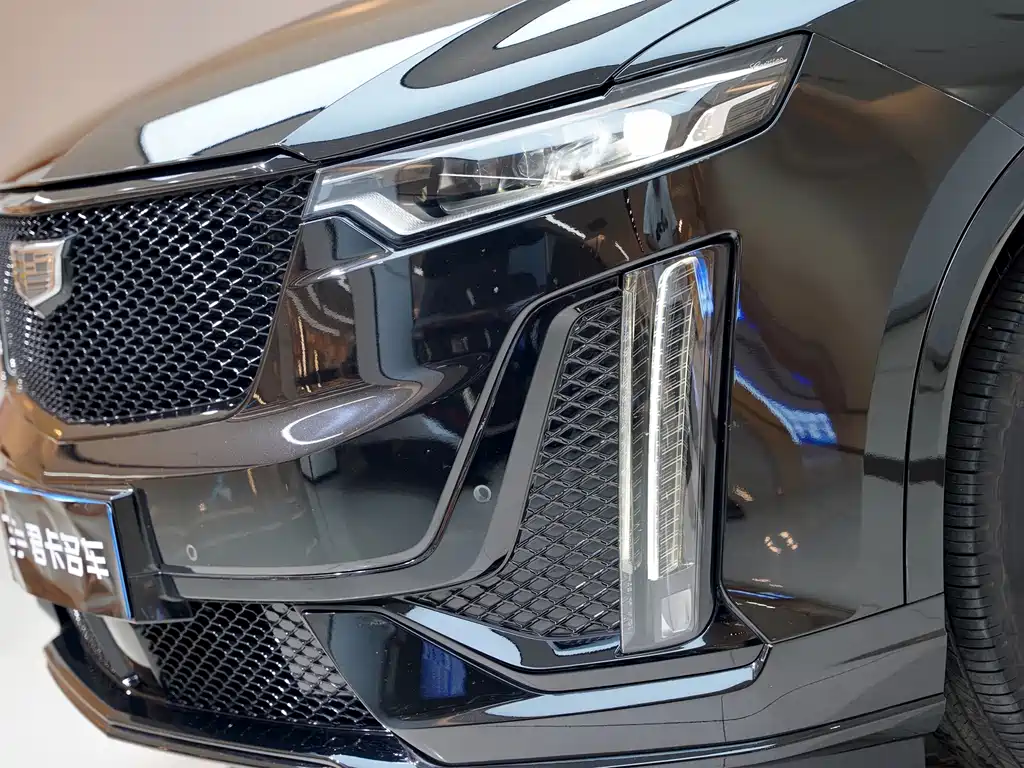 Cadillac XT6 2025 2.0T мест Luxury Executive
