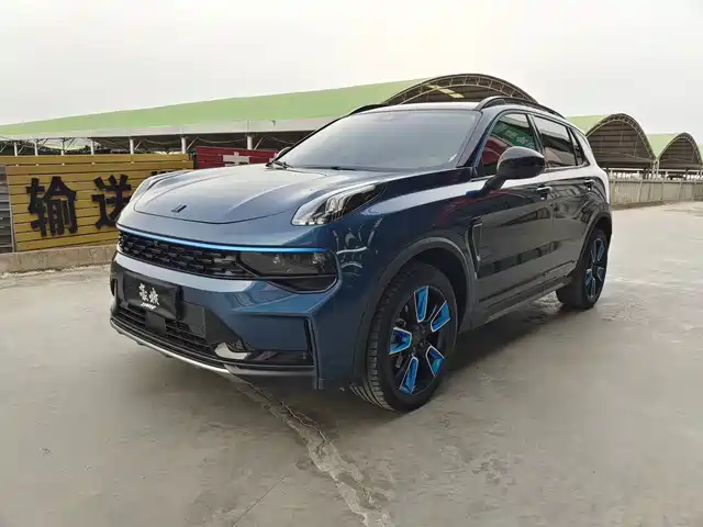 2021 Lynk & Co 01