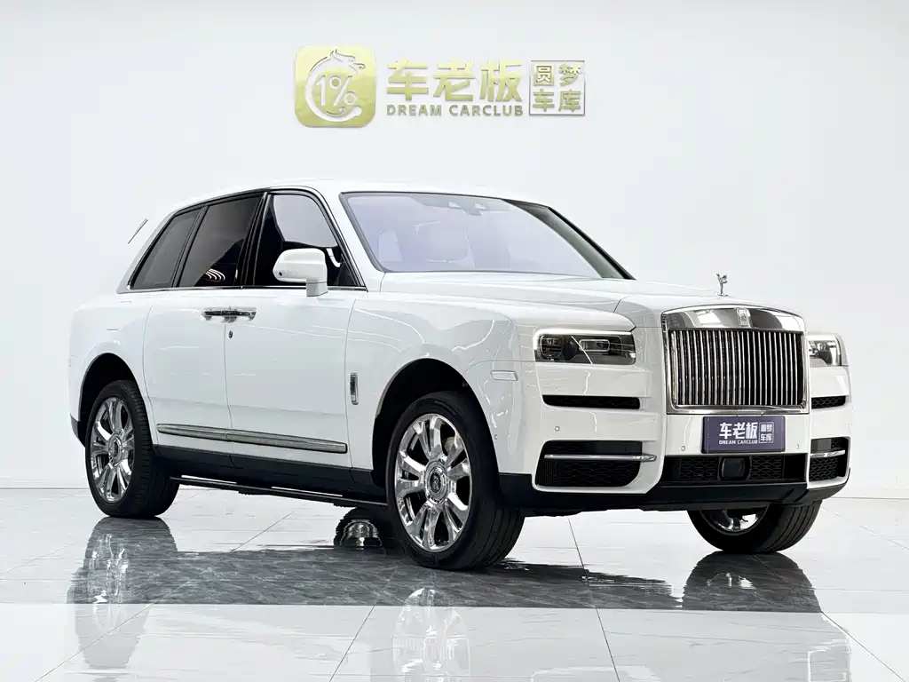 Rolls-Royce Cullinan 2022 6.7T мест