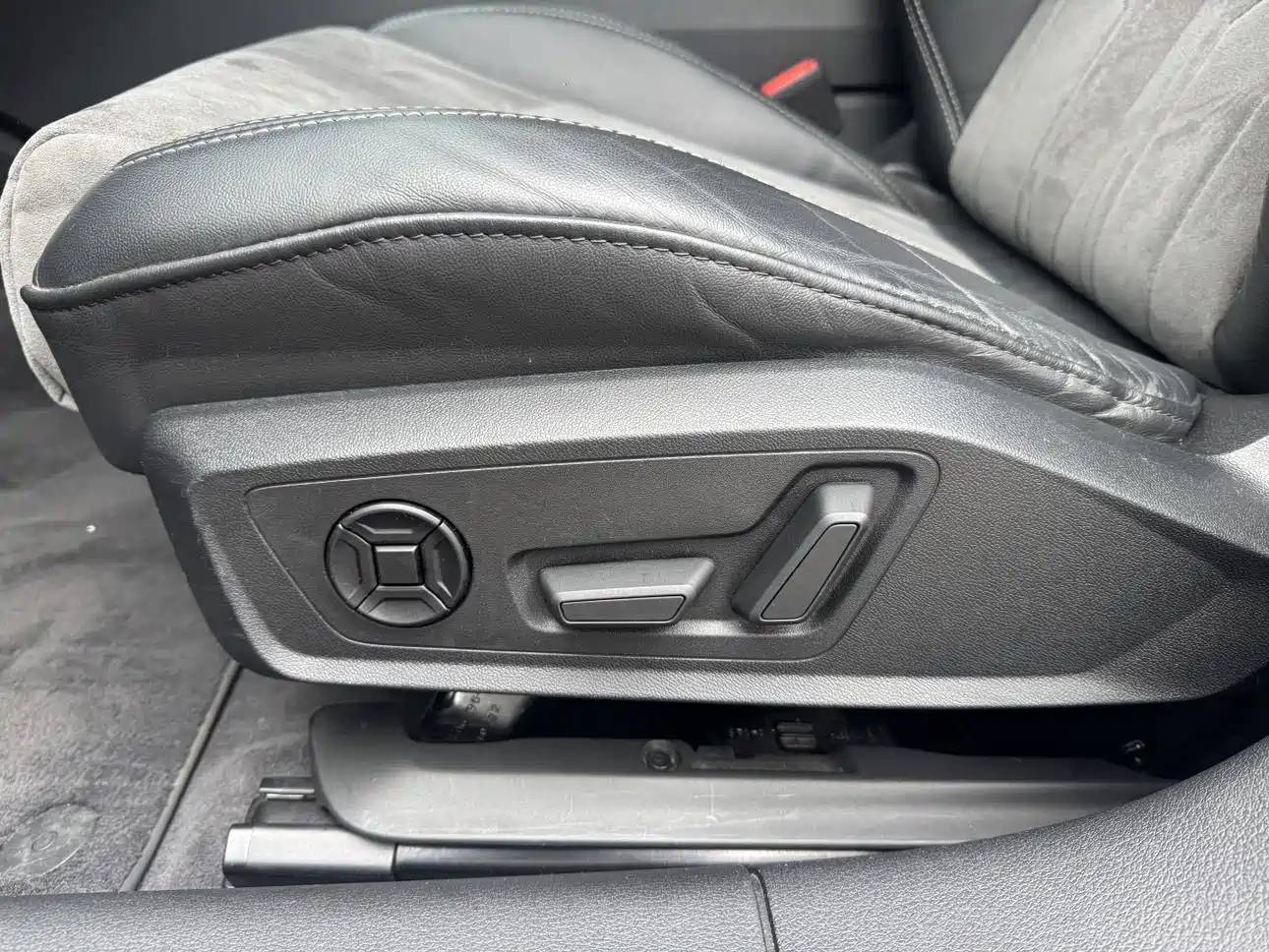 Audi A6L id 4674463 из Китая 19