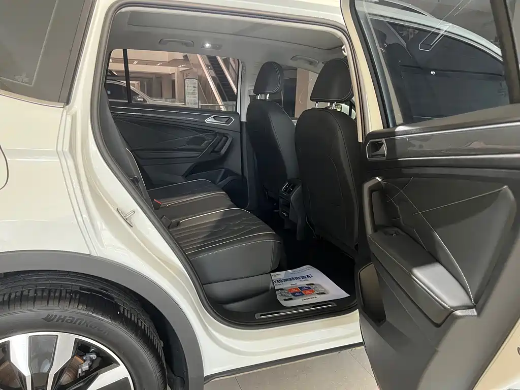 Volkswagen Tiguan L — миниатюра 16