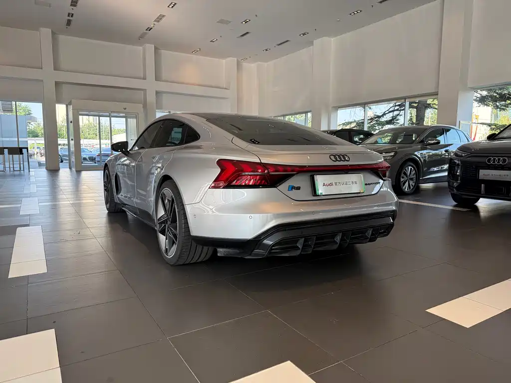 Audi e-tron GT — миниатюра 5
