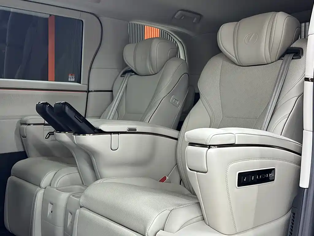 Lexus LM - фото 13