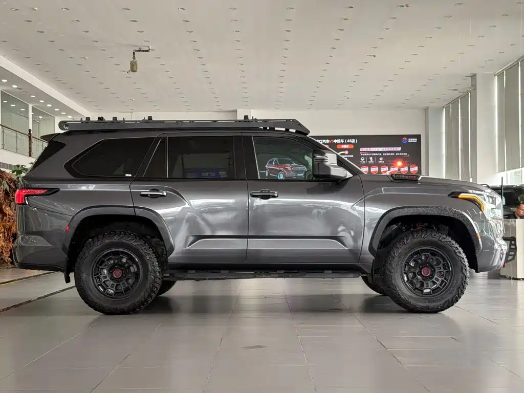 Toyota Sequoia — миниатюра 4
