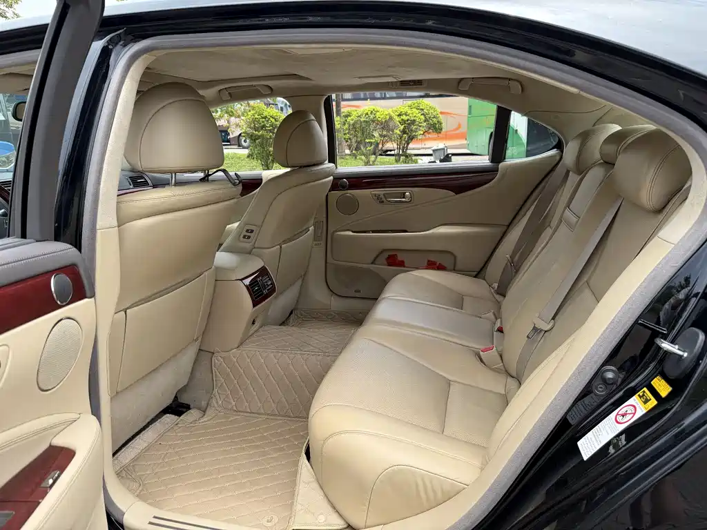 Lexus LS 2006 460L