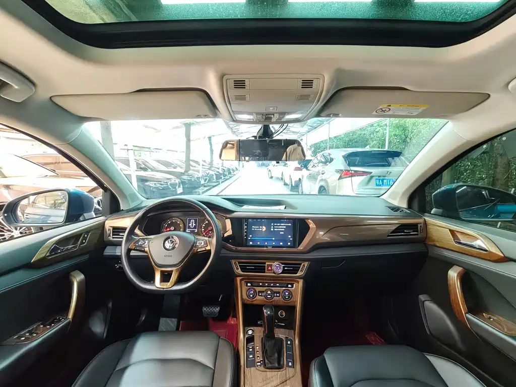 Volkswagen Tharu 2019 280TSI Comfort V