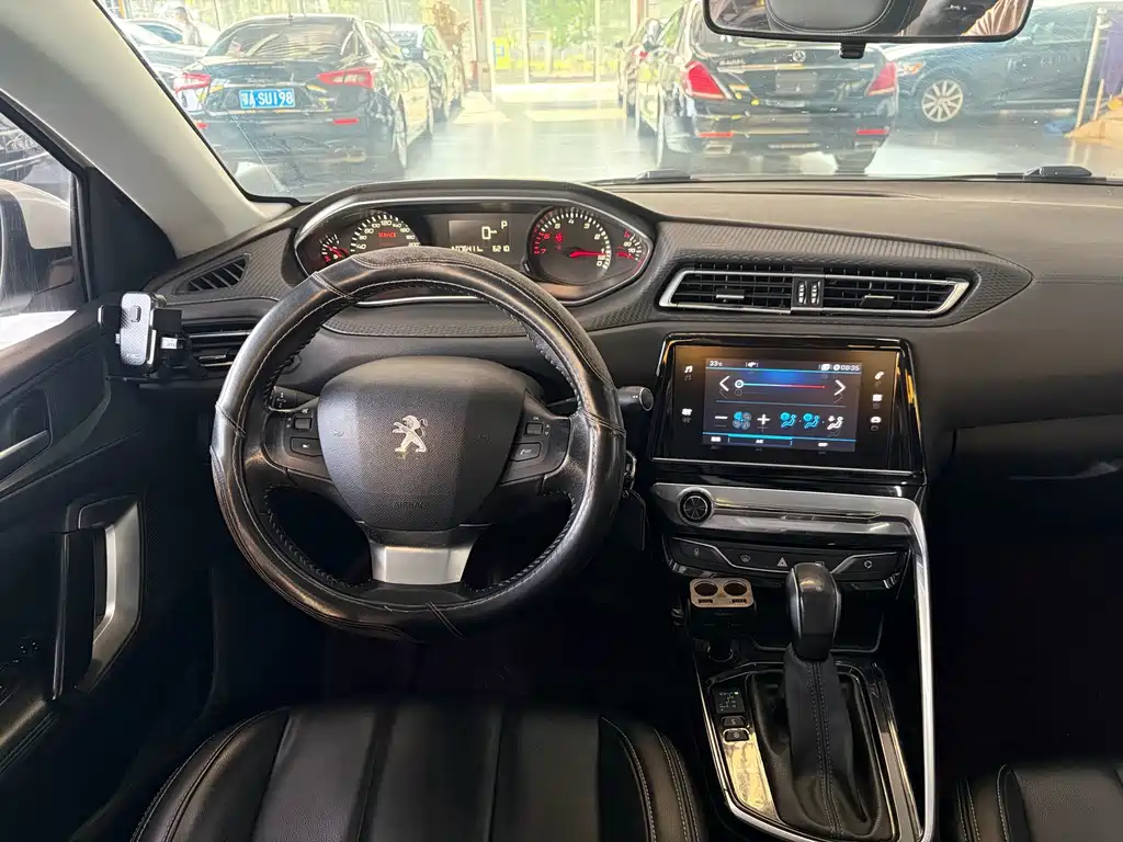 Peugeot 308 — миниатюра 7