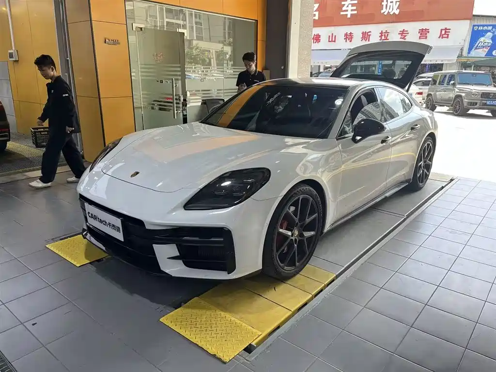 Porsche Panamera 2024