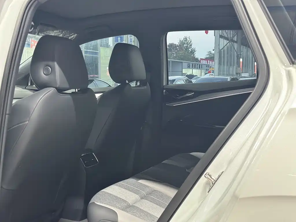 Volkswagen ID.4 Crozz — миниатюра 6
