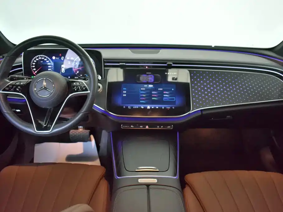 Mercedes-Benz E-Class — миниатюра 6