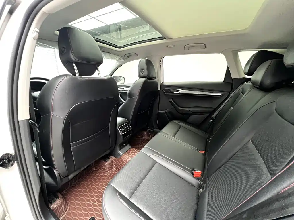Skoda Karoq — миниатюра 8