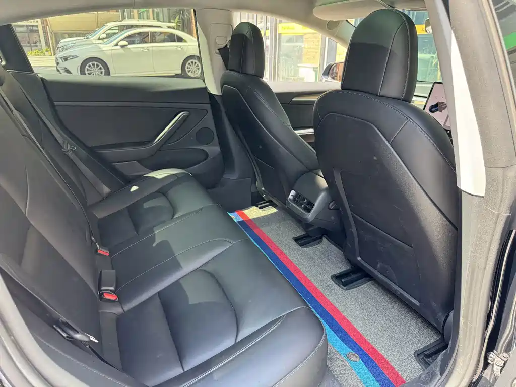 Tesla Model 3 — миниатюра 18