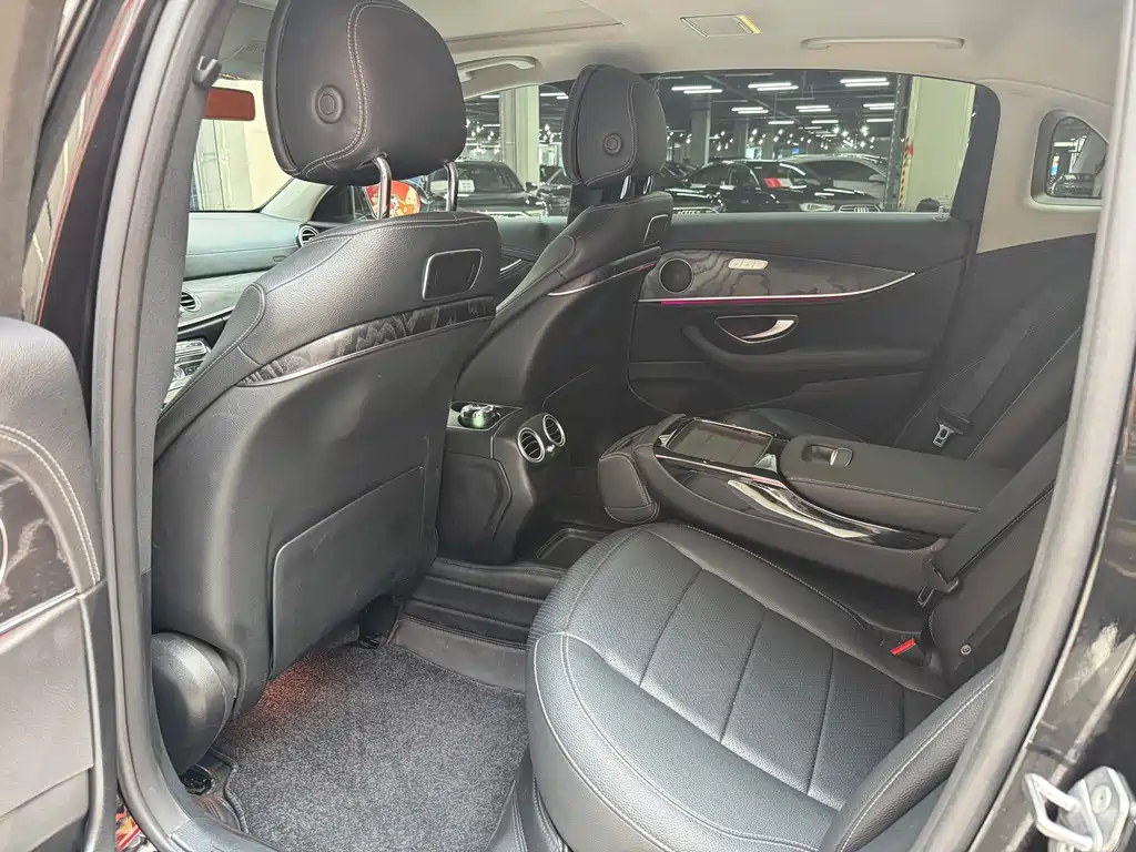 Mercedes-Benz E-Class — миниатюра 6