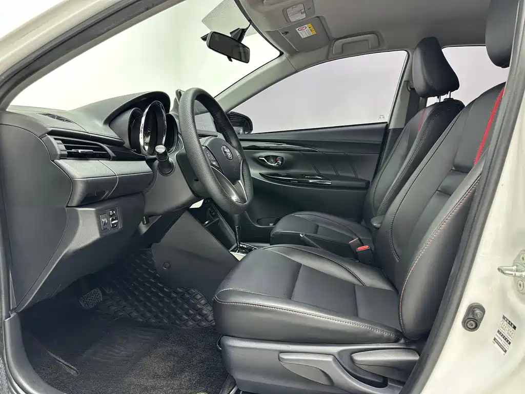 Toyota Yaris L — миниатюра 7