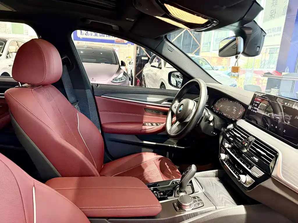 BMW 5 Series — миниатюра 11