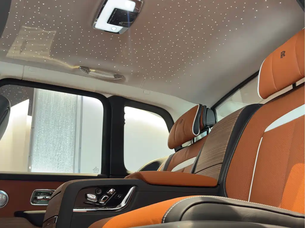 Rolls-Royce Cullinan 2026 мест