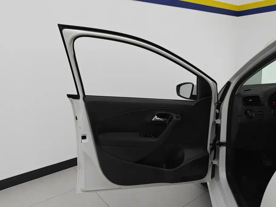 Volkswagen Polo — миниатюра 7