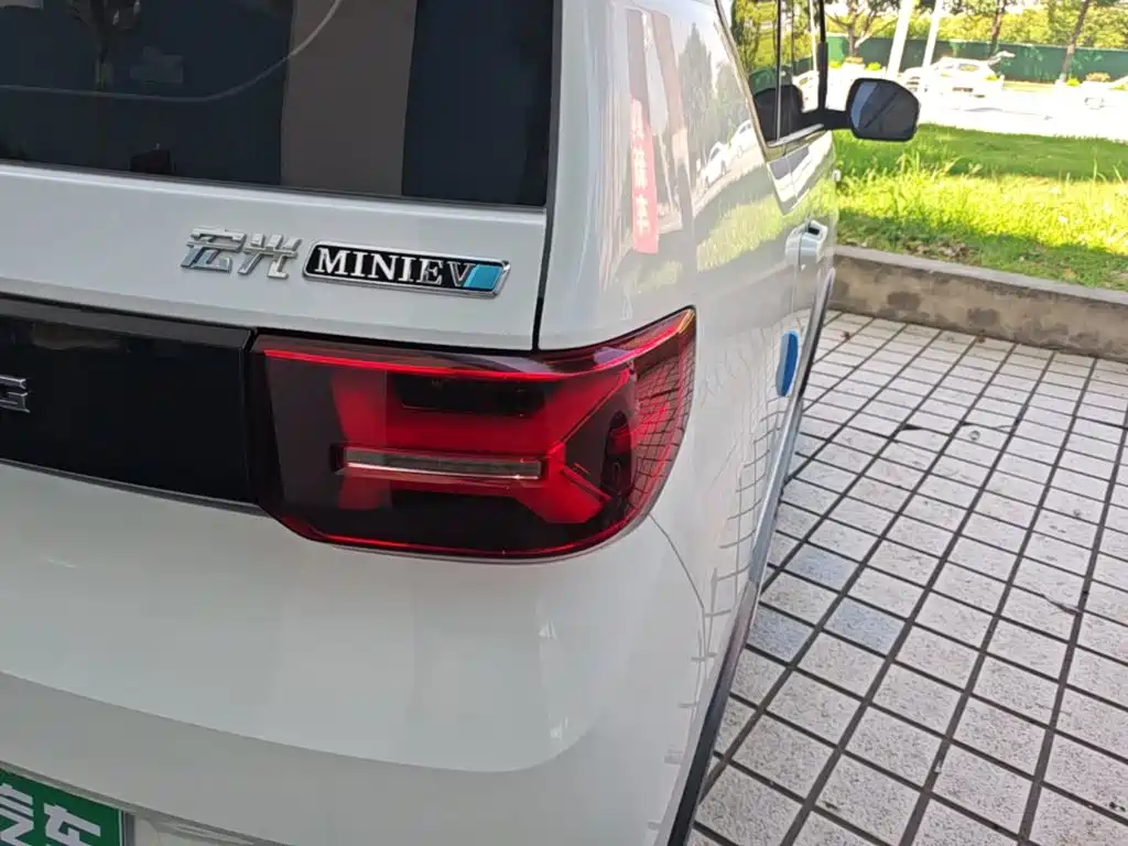 Wuling MINIEV — миниатюра 8