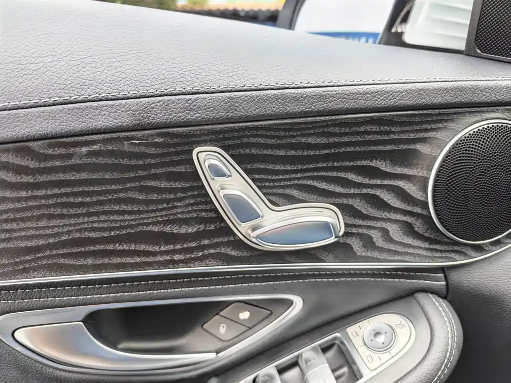 Mercedes-Benz C-Class — миниатюра 12