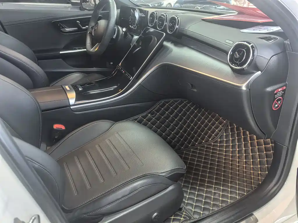 Mercedes-Benz C-Class — миниатюра 11