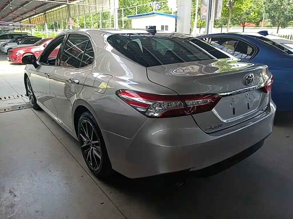 Toyota Camry — миниатюра 5