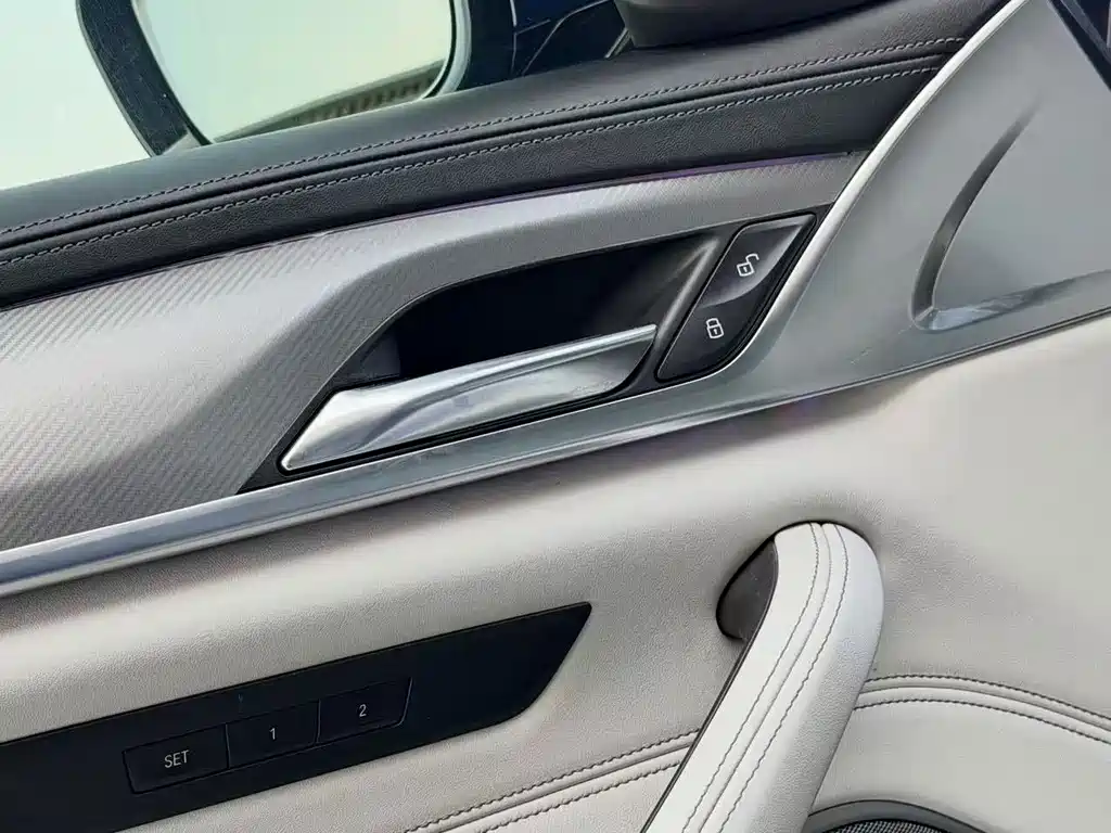 BMW M5 — миниатюра 13