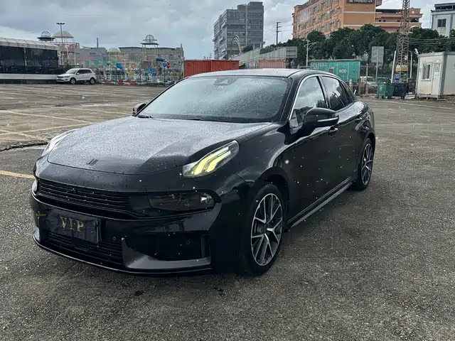 Lynk & Co 03