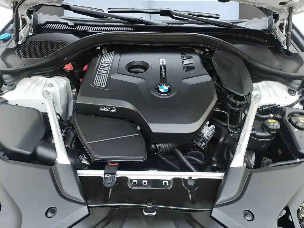 BMW 5 Series — миниатюра 13