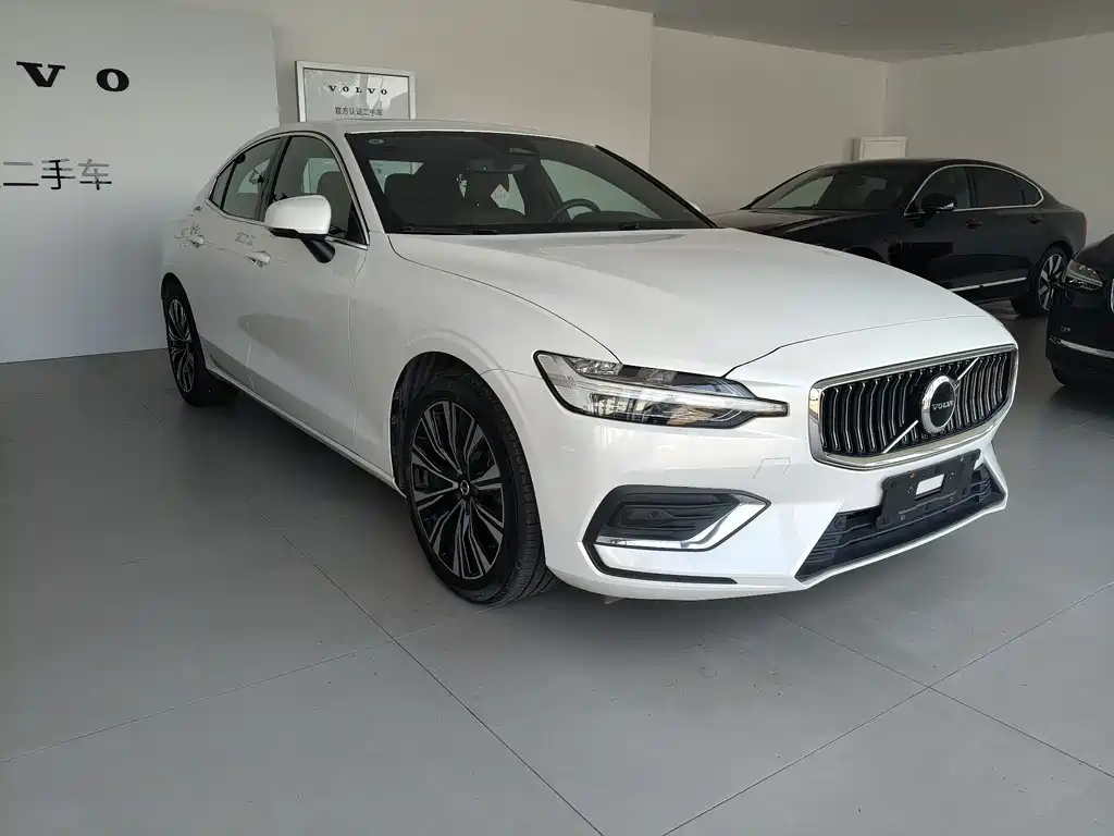 Volvo S60 2024 B4 Luxury