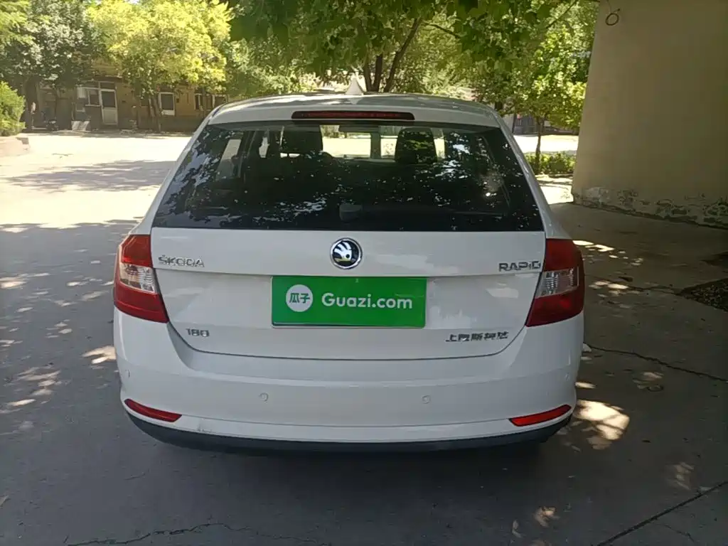 Skoda Rapid Spaceback — миниатюра 6