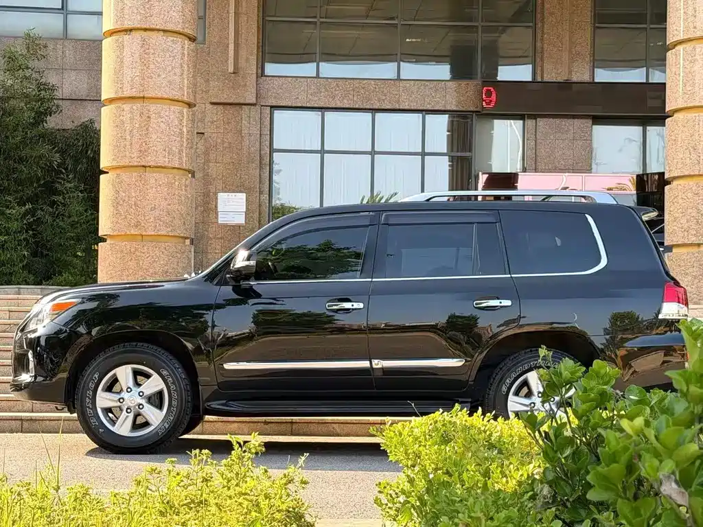 Lexus LX — миниатюра 2