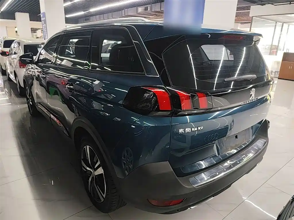 Peugeot 5008 2017 380THP 5 мест Elite