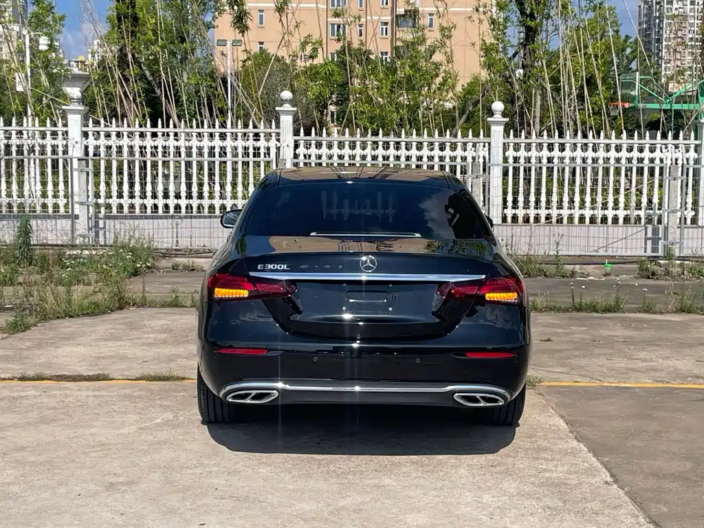 Mercedes-Benz E-Class — миниатюра 5