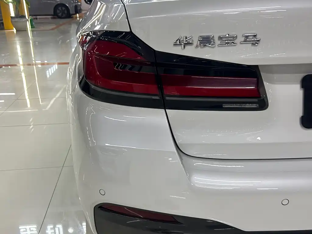 BMW 5 Series — миниатюра 12