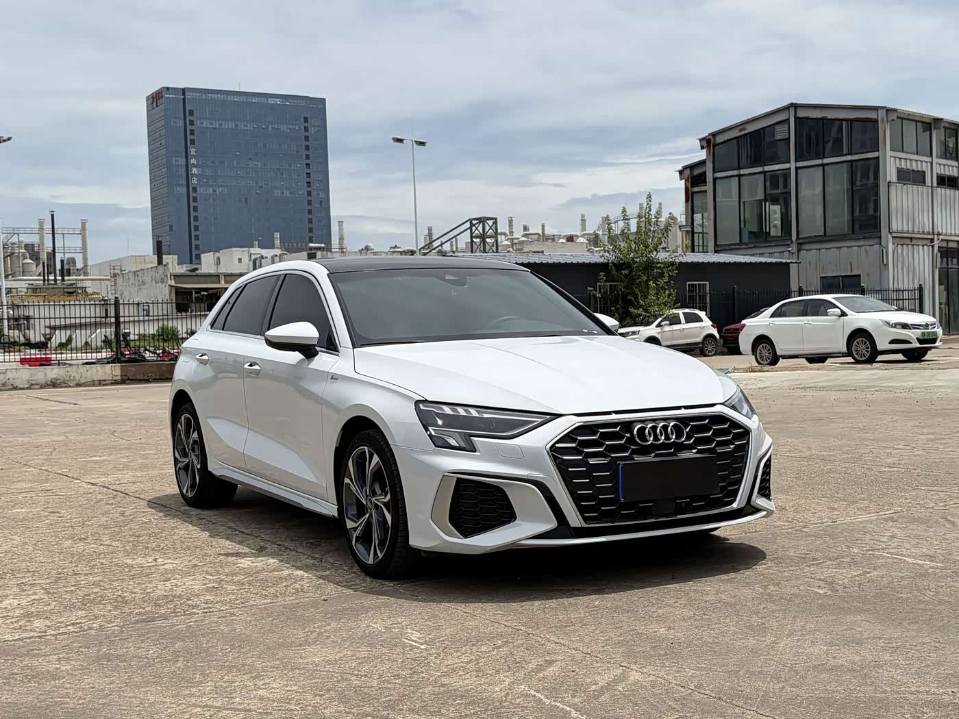 Audi A3 1.4 л 2023 г. Белый, пробег 29000 км