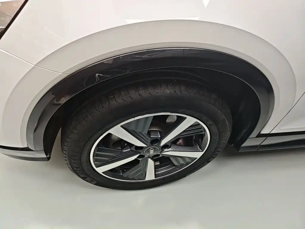 Audi Q2L e-tron — миниатюра 23