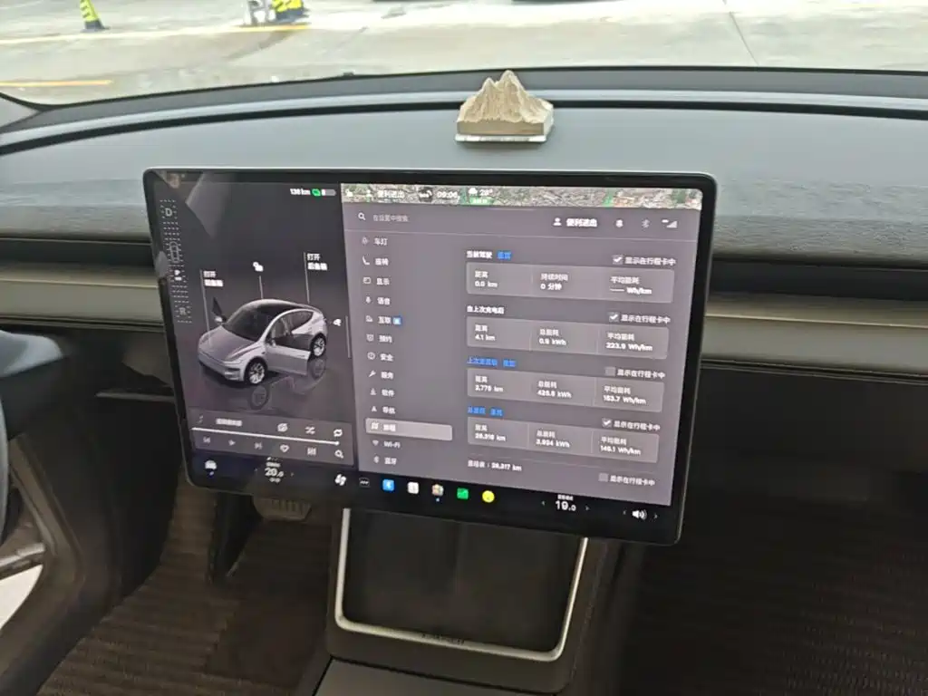 Tesla Model Y — миниатюра 13