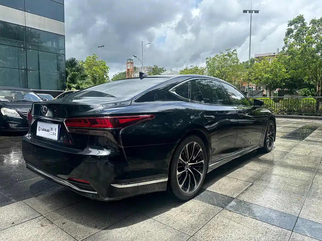 Lexus LS — миниатюра 10