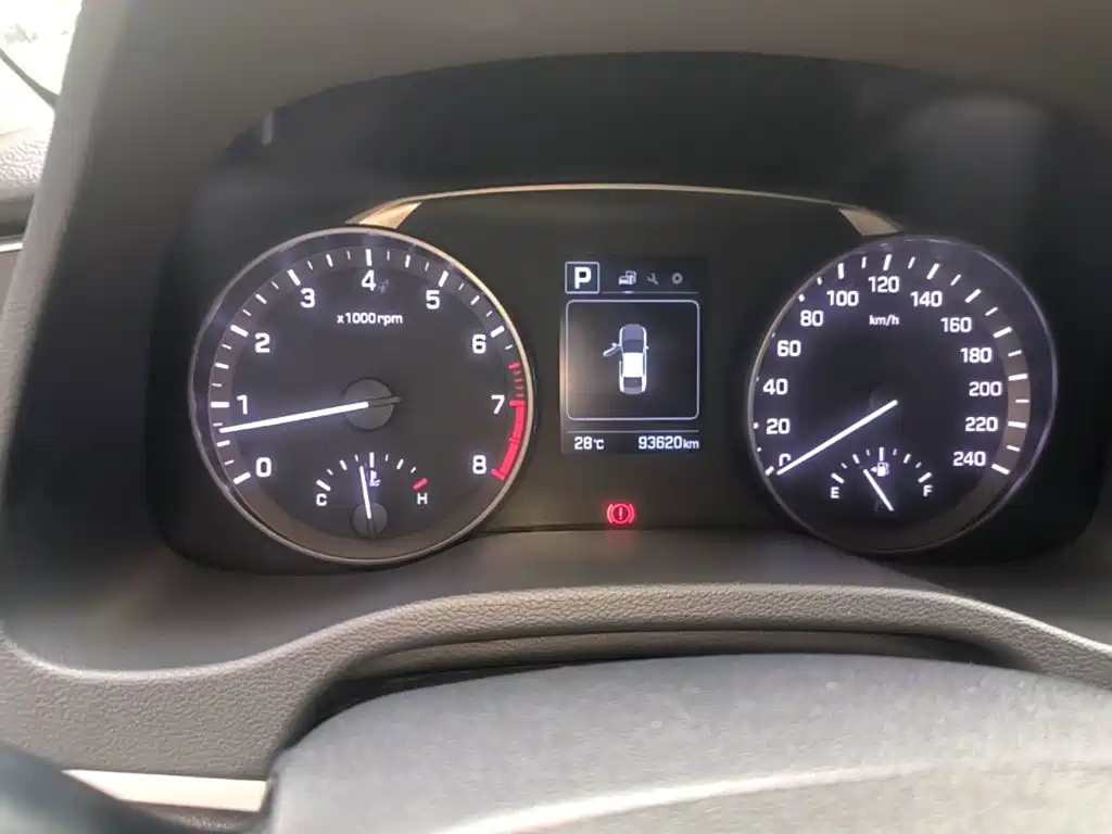 Hyundai Elantra — миниатюра 12